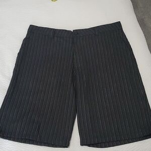 Oneill Mens Black & White Pinstrip Shorts, size 36